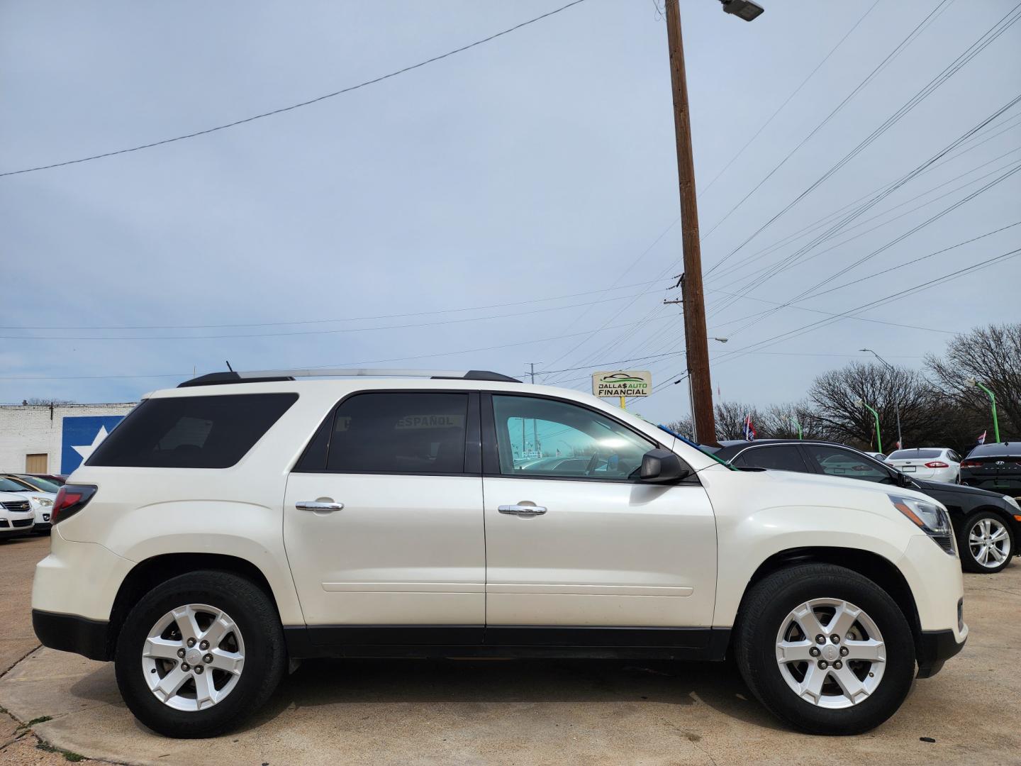 2015 DIAMOND WHITE GMC Acadia SLE-2 (1GKKRPKDXFJ) with an 3.6L V6 DOHC 24V engine, 6-Speed Automatic transmission, located at 2660 S.Garland Avenue, Garland, TX, 75041, (469) 298-3118, 32.885551, -96.655602 - Welcome to DallasAutos4Less, one of the Premier BUY HERE PAY HERE Dealers in the North Dallas Area. We specialize in financing to people with NO CREDIT or BAD CREDIT. We need proof of income, proof of residence, and a ID. Come buy your new car from us today!! This is a very well cared for 2015 GM - Photo#2